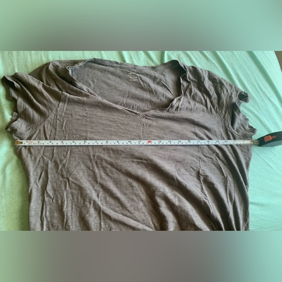 Old Navy Relaxed Fit Cotton Deep V-Neck Short Sleeve Shirt - Picture 4 of 6